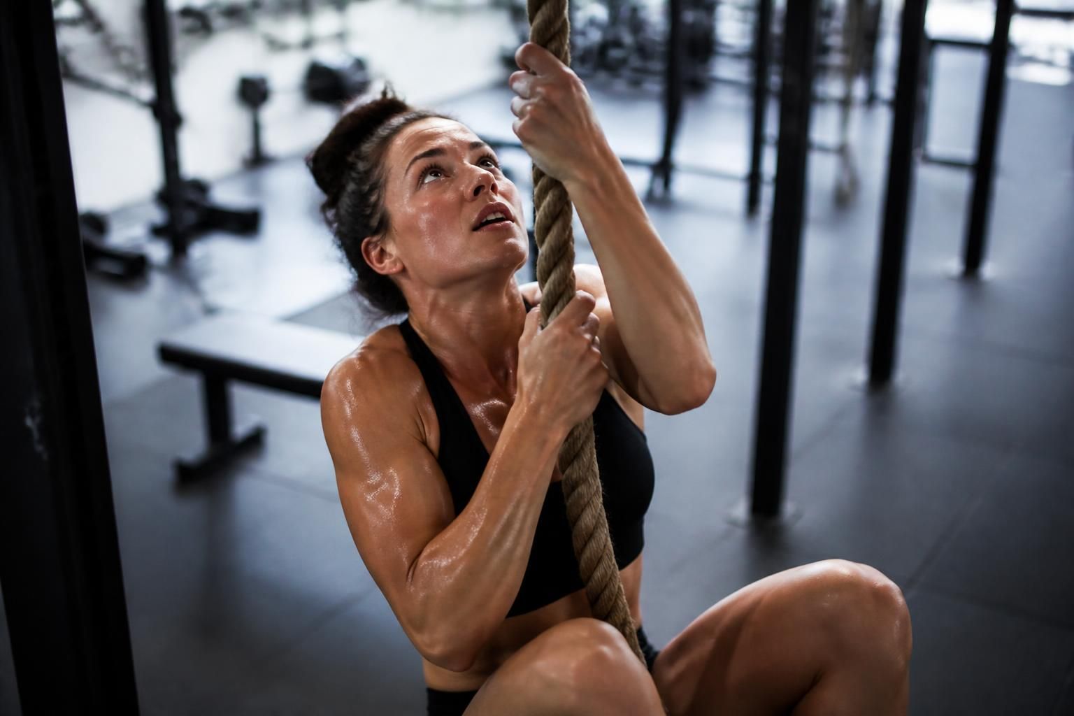 Corde d'escalade musculation : l'exercice que la salle ignore Corde d'escalade musculation : l'exercice que la salle ignore